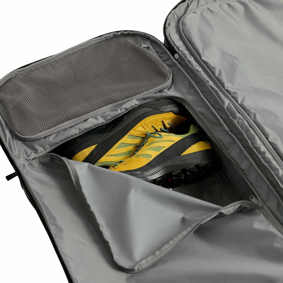 Eastpak Transit'r Pro Luggage Case - Large in Black Pro Coated 