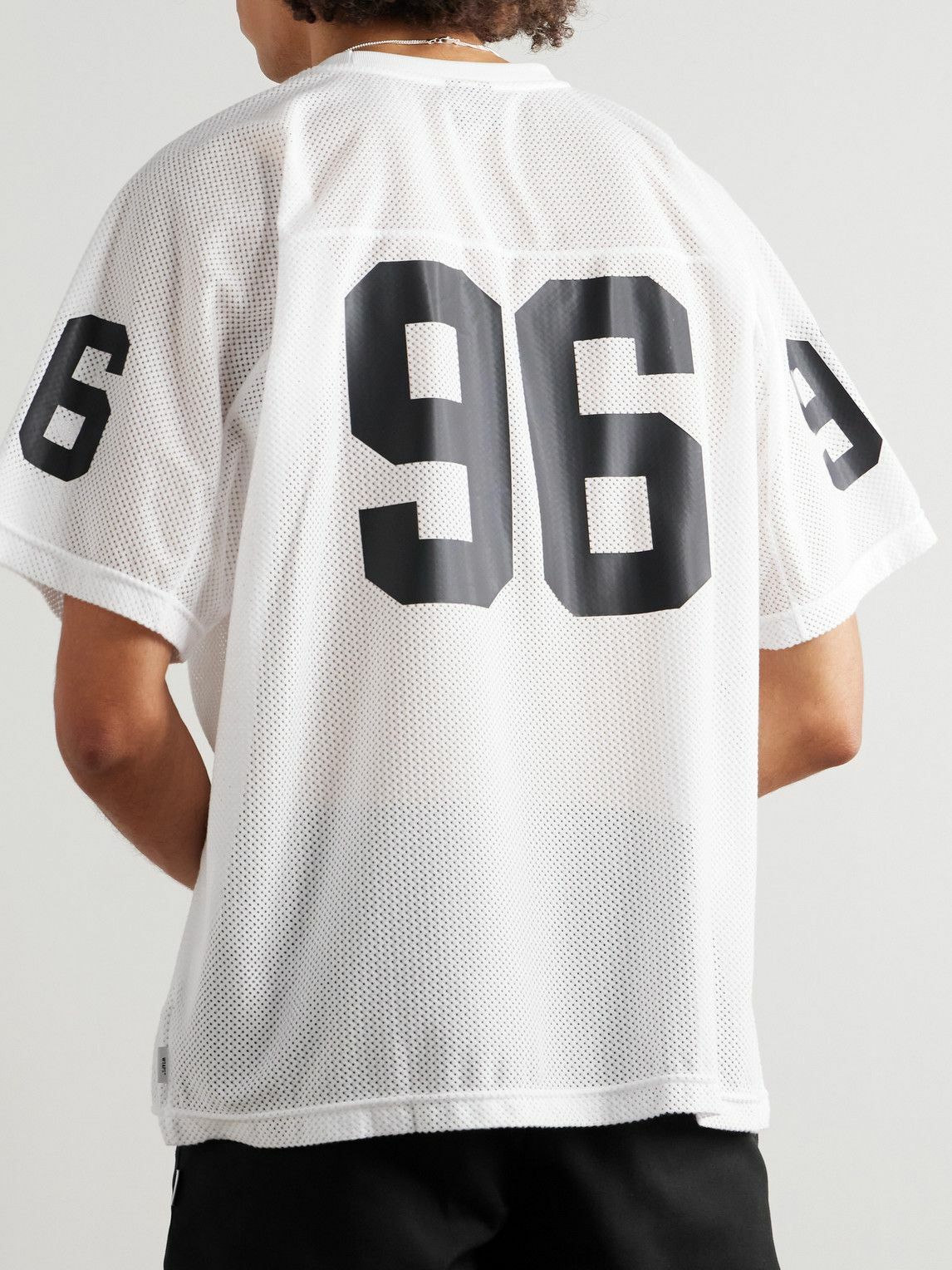 WTAPS メッシュTシャツ 96 VUA QB WTAPS - Logo-Print Mesh T-Shirt - White WTAPS