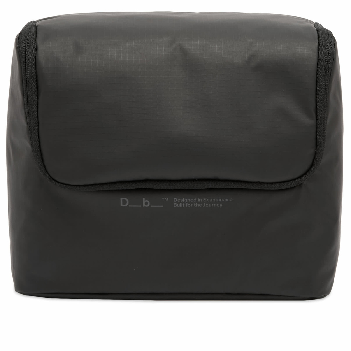 Db Journey Essential Washbag - Medium in Black Out 