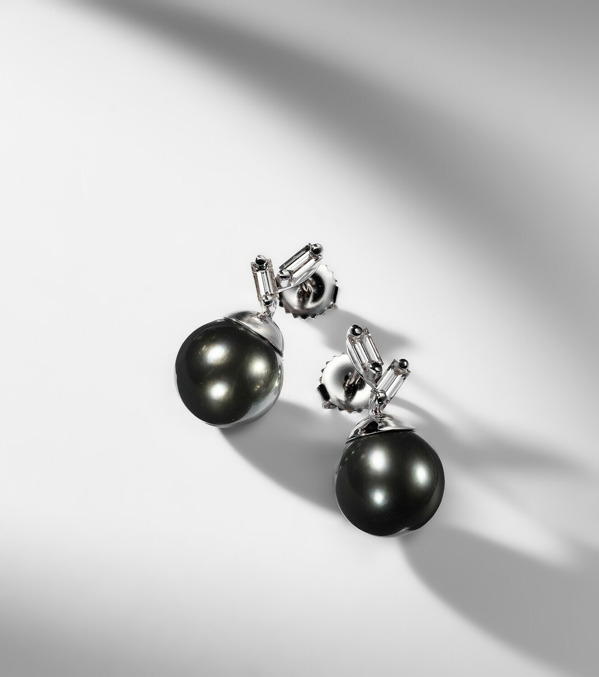 Suzanne Kalan 18kt white gold earrings with diamonds and pearls