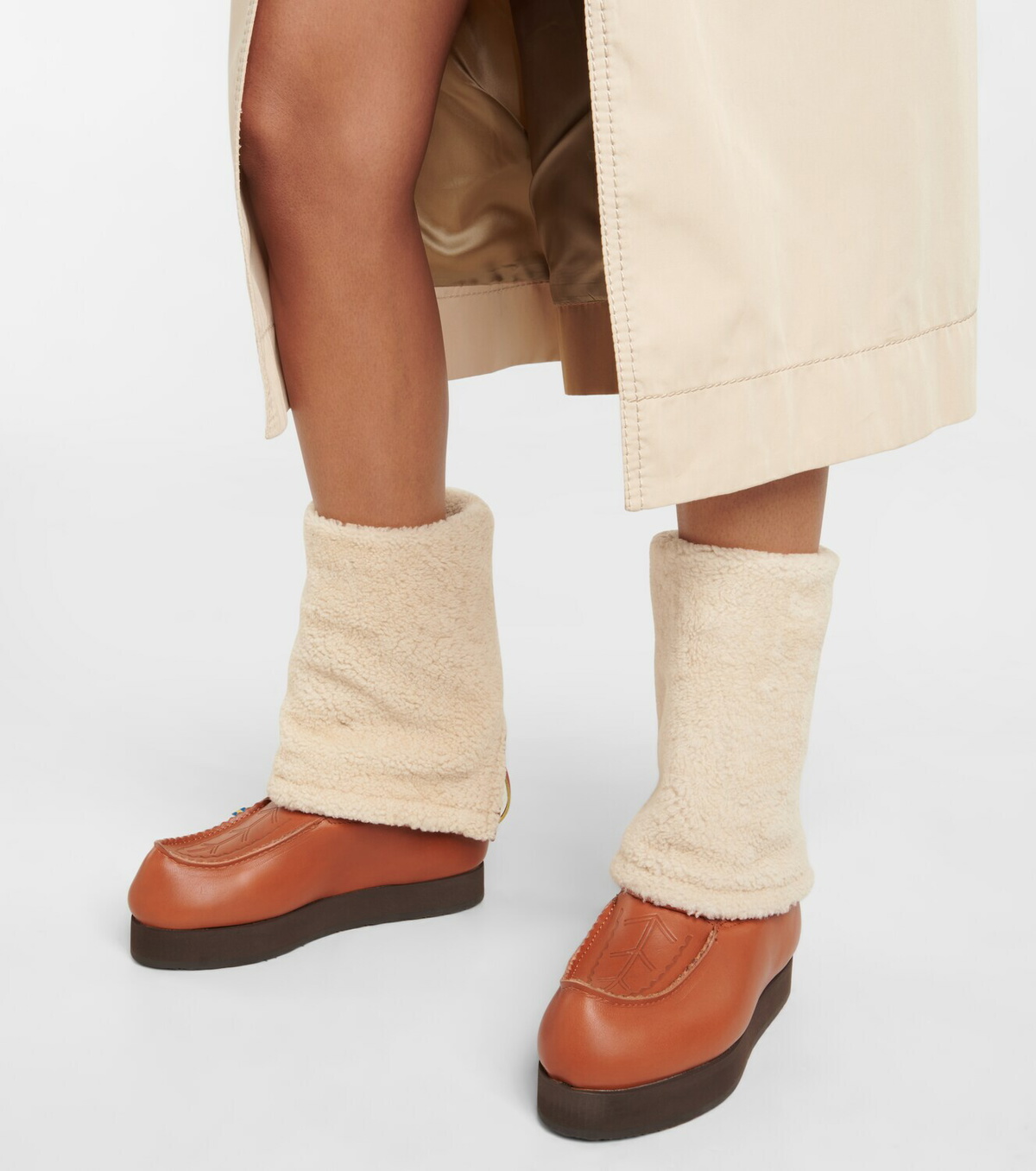 【関税込み】Acne Studios オフホワイト Furry Clog ブーツ Acne Studios - Furry clog boots - Off white