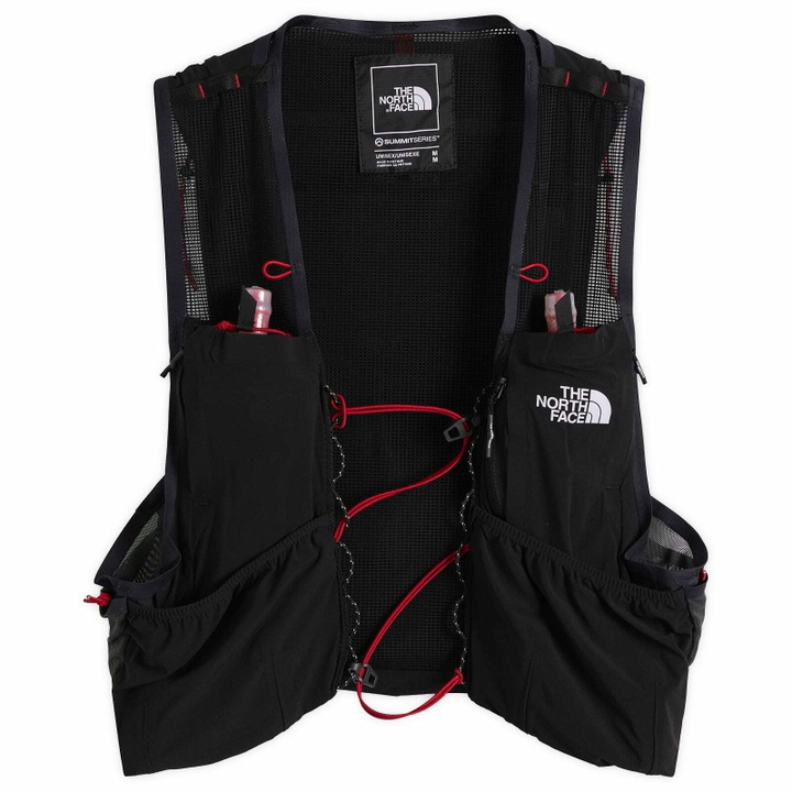 Photo: The North Face Men's Summit Run Vest 10 in Tnf Black/Asphalt Grey