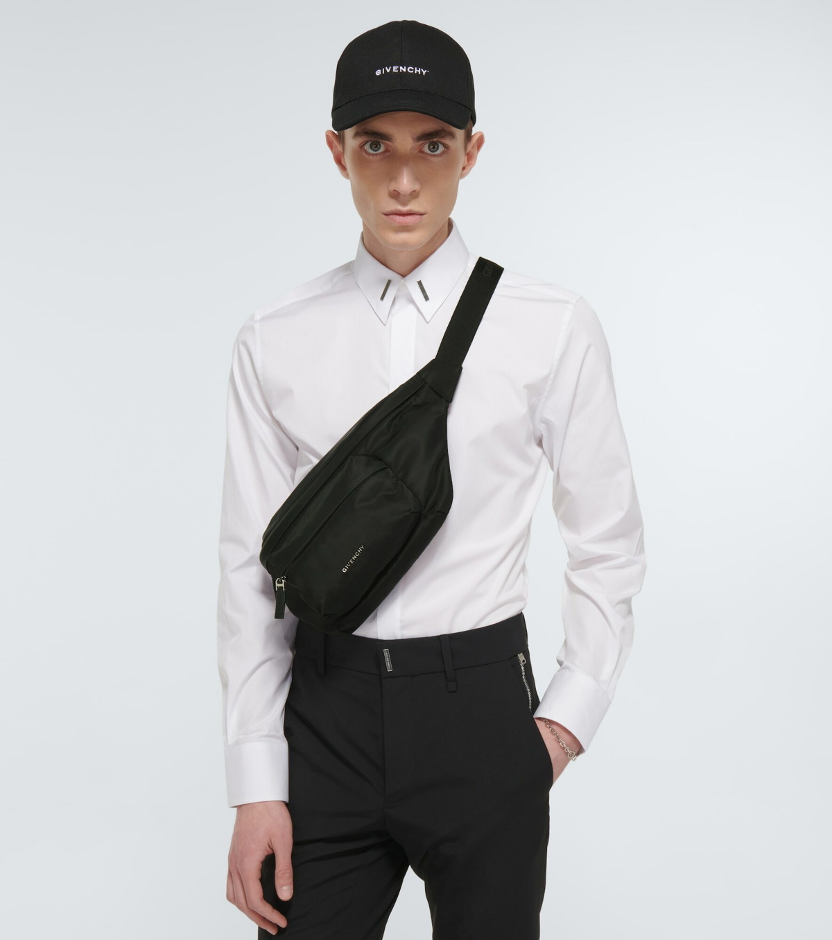 Givenchy - Essential U belt bag Givenchy