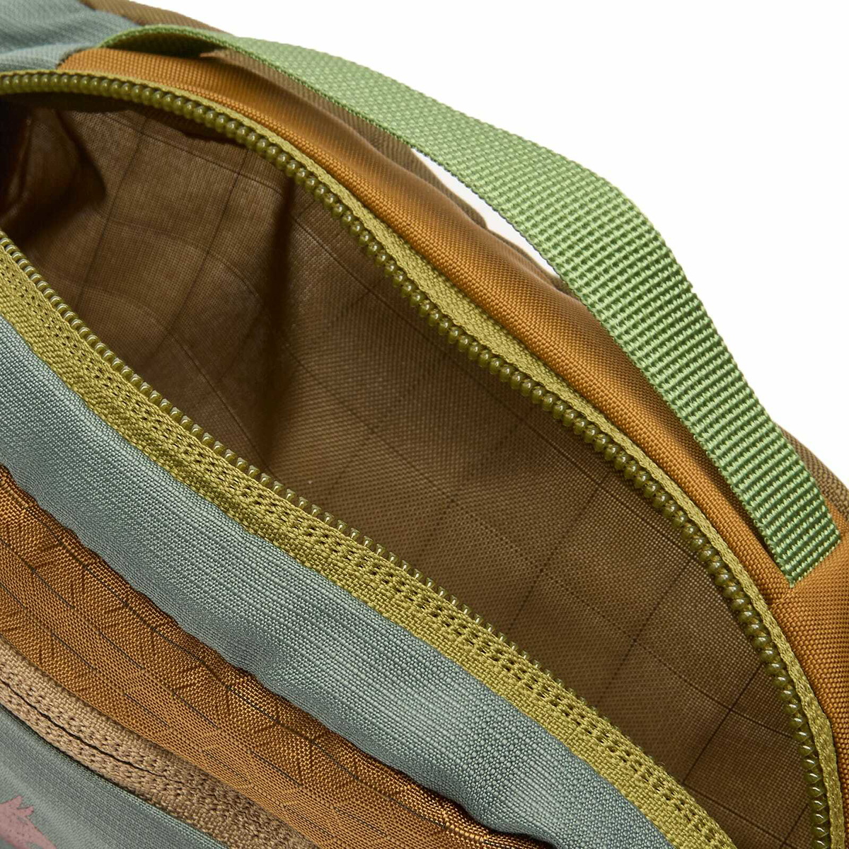 Cotopaxi Kapai 1.5L Hip Pack in Del Dia Earth 