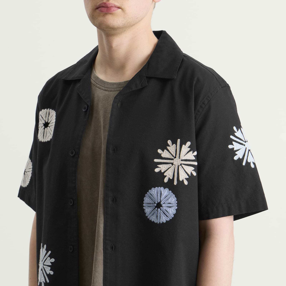 Wax London Men's Didcot Round Applique Vacation Shirt in Black/Multi