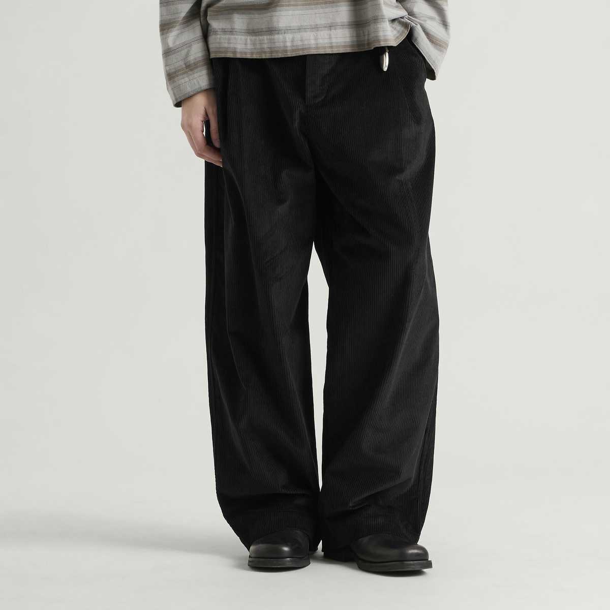 Carter Young Men's Allen Corduroy in Black