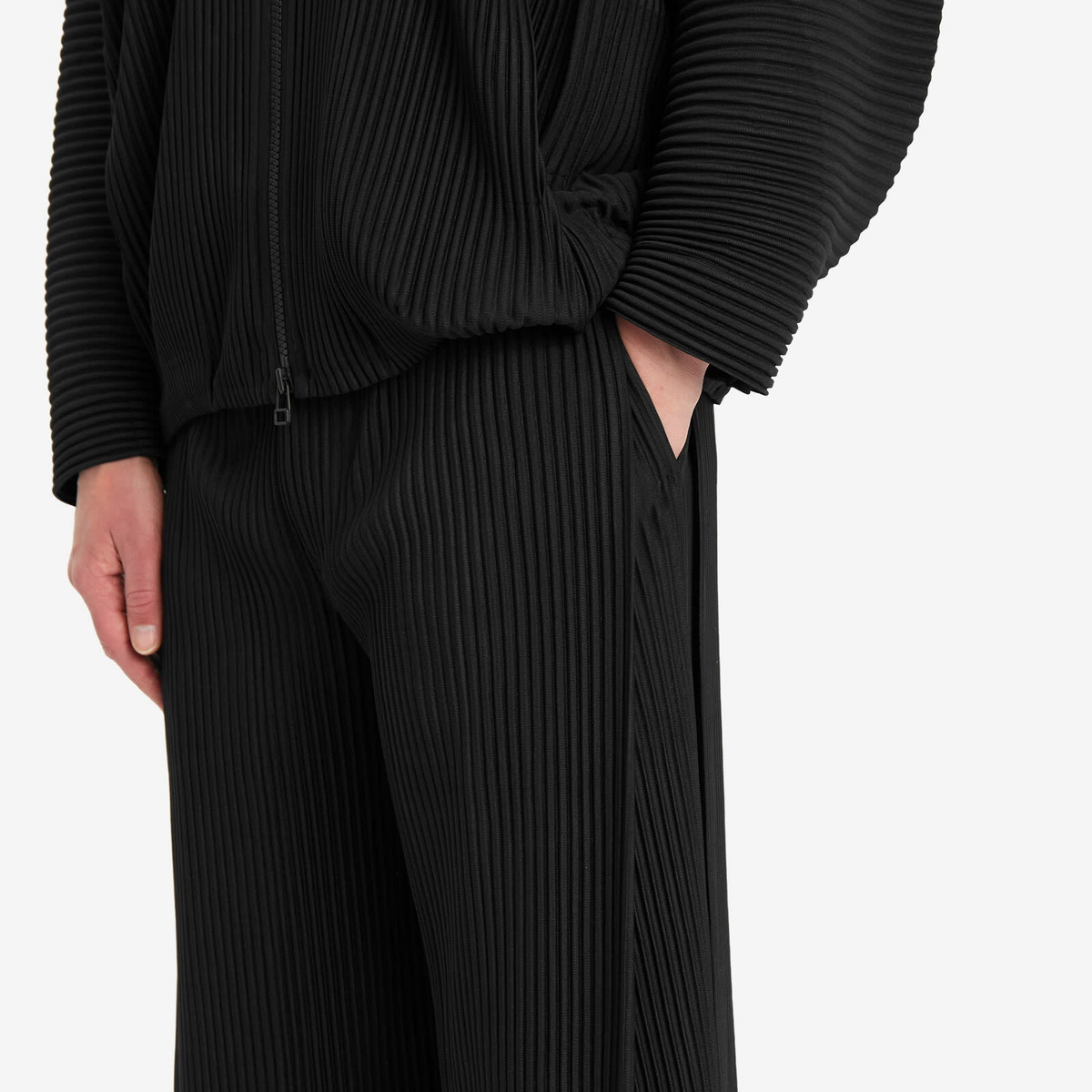 Homme Plissé Issey Miyake Men's Pleated Wide Trousers in Black