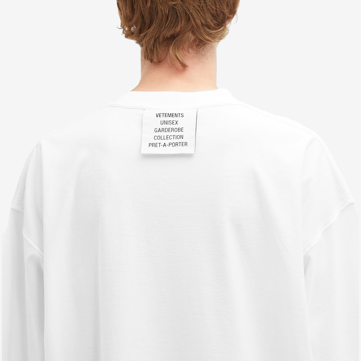 【関税込み】VETEMENTS ホワイト Inside Out Label Tシャツ VETEMENTS Men's Inside Out Label T-Shirt in White Vetements