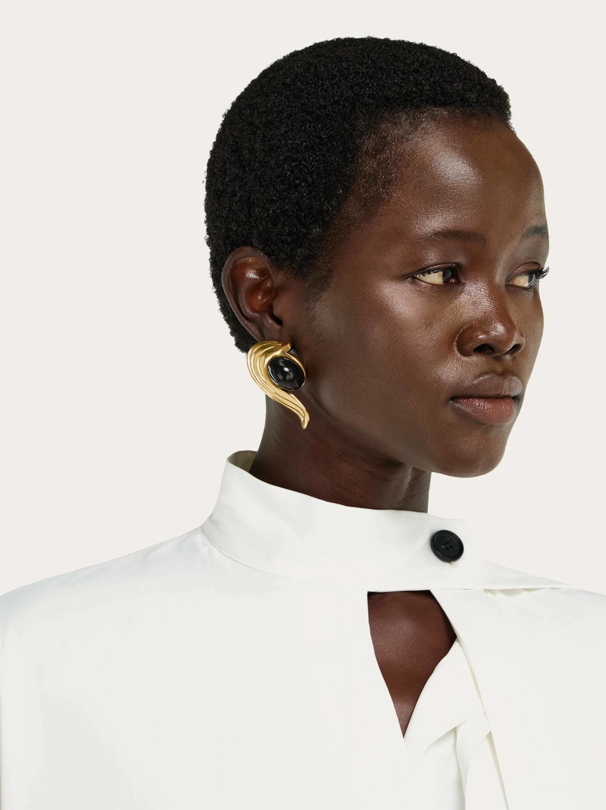 Ferragamo Womens Earrings with gems in Black