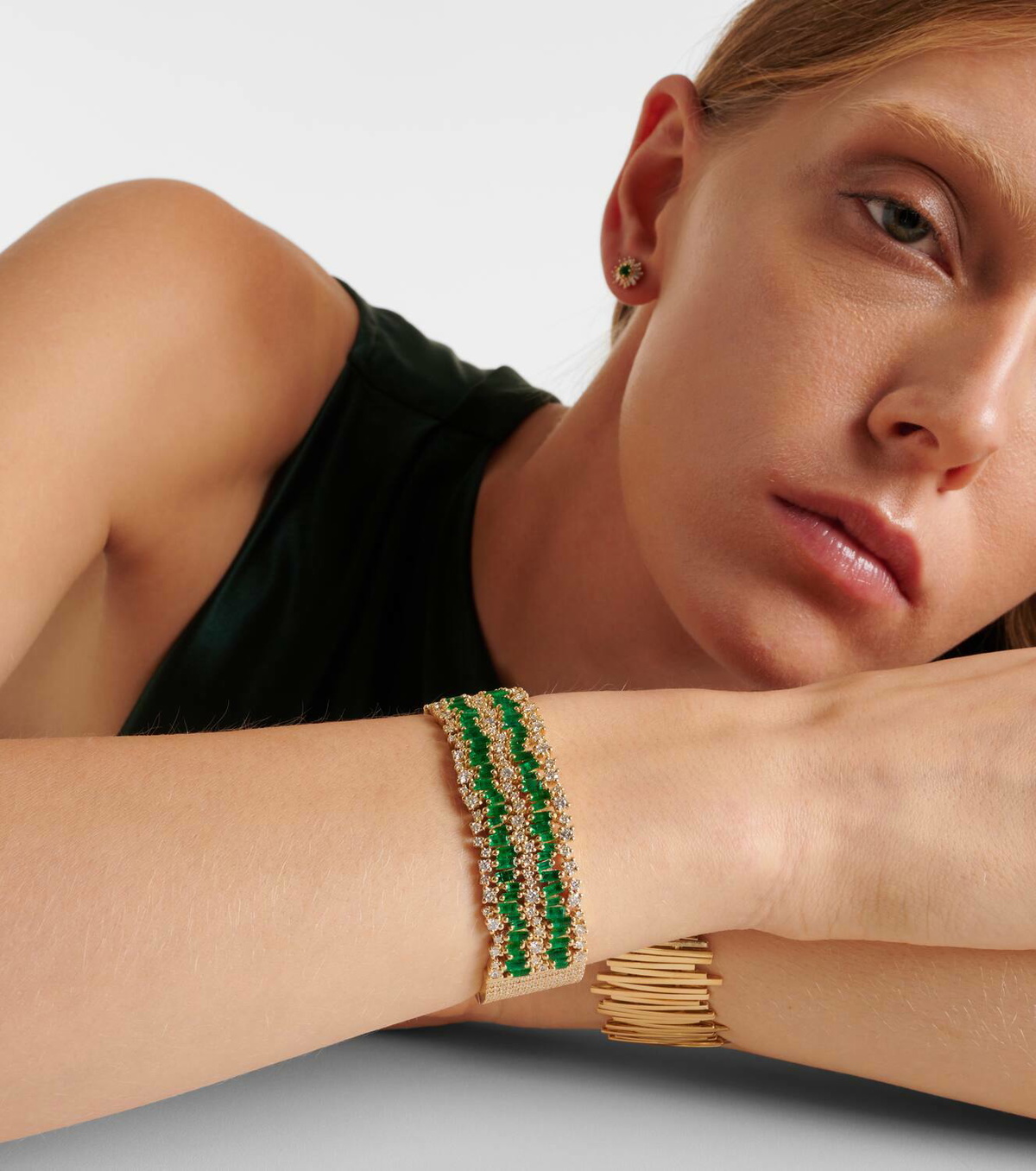 Suzanne Kalan 18kt gold bangle with emeralds and diamonds