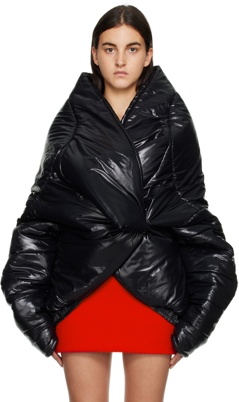 Photo: Sia Arnika Black Oversized Collar Puffer Jacket