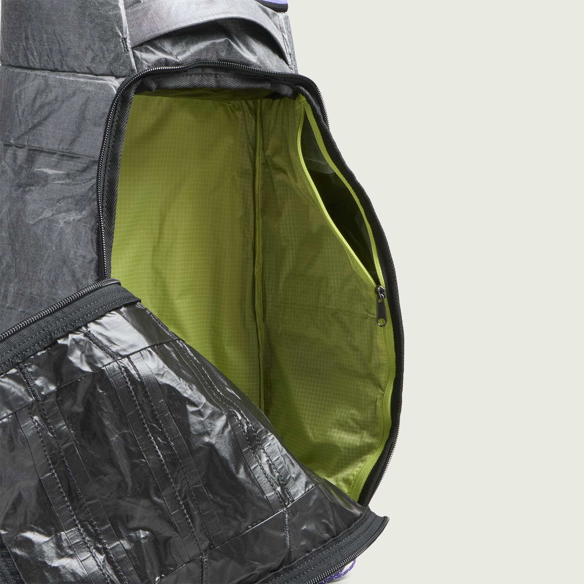 Db Journey Weigh Lighter Hugger Backpack 30L in Weigh Darker