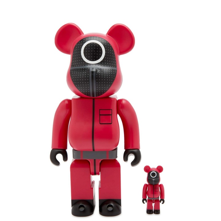 Photo: Medicom Be@rbrick Squid Game Guard ○ in 100% 400%/Red