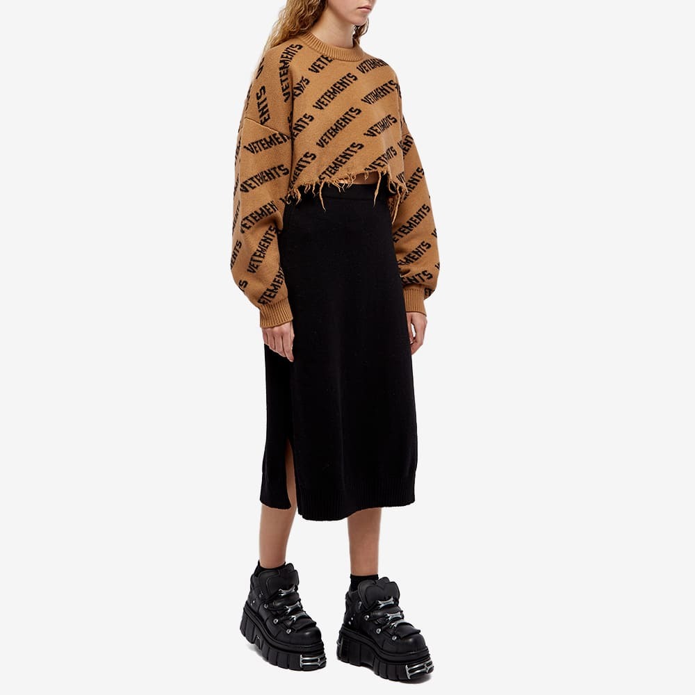 Vetements Women's Monogram Cropped Knitted Sweater in Camel/Brown