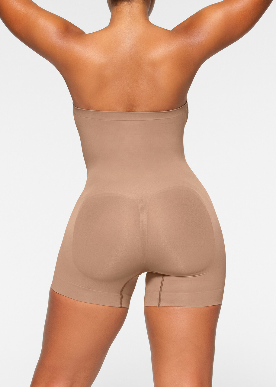 Skims Seamless Sculpt Strapless Shortie Body Light Brown