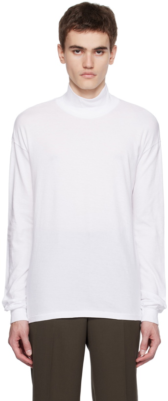 Photo: AURALEE White Seamless Turtleneck