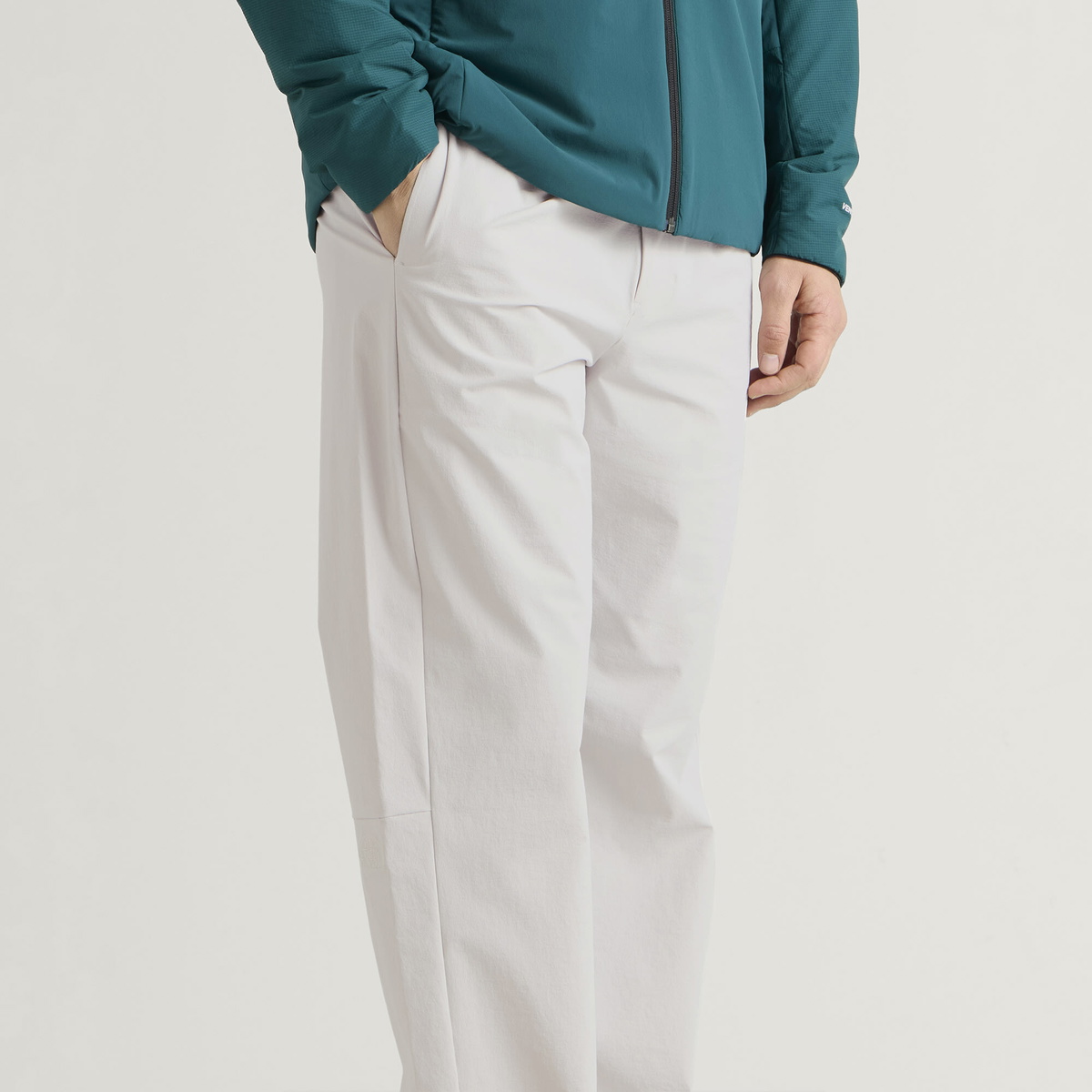 The North Face Men's Black Box Tech Woven Trousers in Cumulus Cloud
