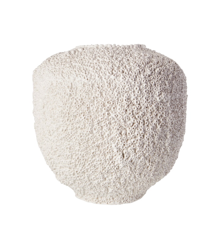 Photo: 101 Copenhagen Sunao ceramic vase by Kristian Sofus Hansen and Tommy Hyldahl
