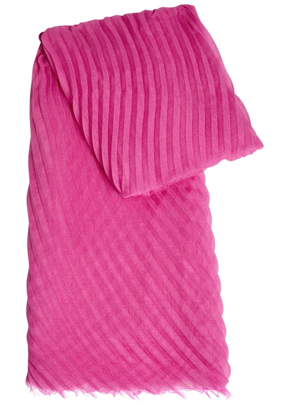 Photo: Issey Miyake Pleated Fine-knit Scarf - Pink - One Size