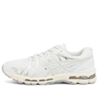 Asics Gel-Kayano 20 in White/Pure Silver