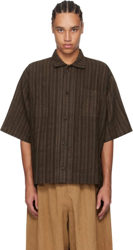 Photo: Aviva Jifei Xue Brown Short Sleeve Boxy Shirt