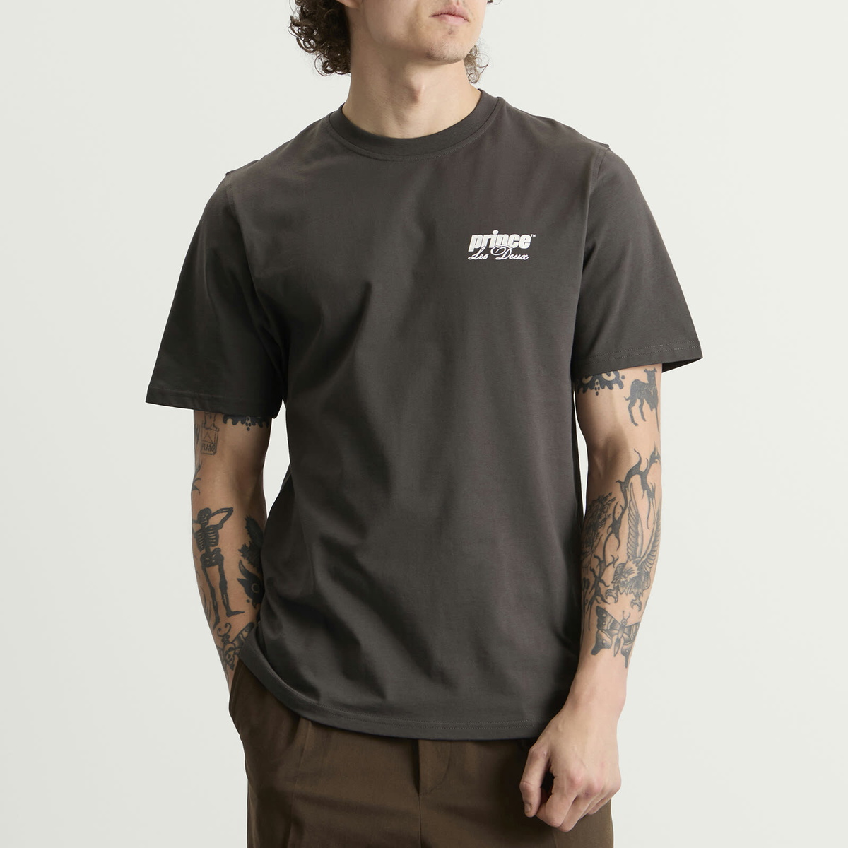 Les Deux Men's Prince LD T-shirt in Raven Grey