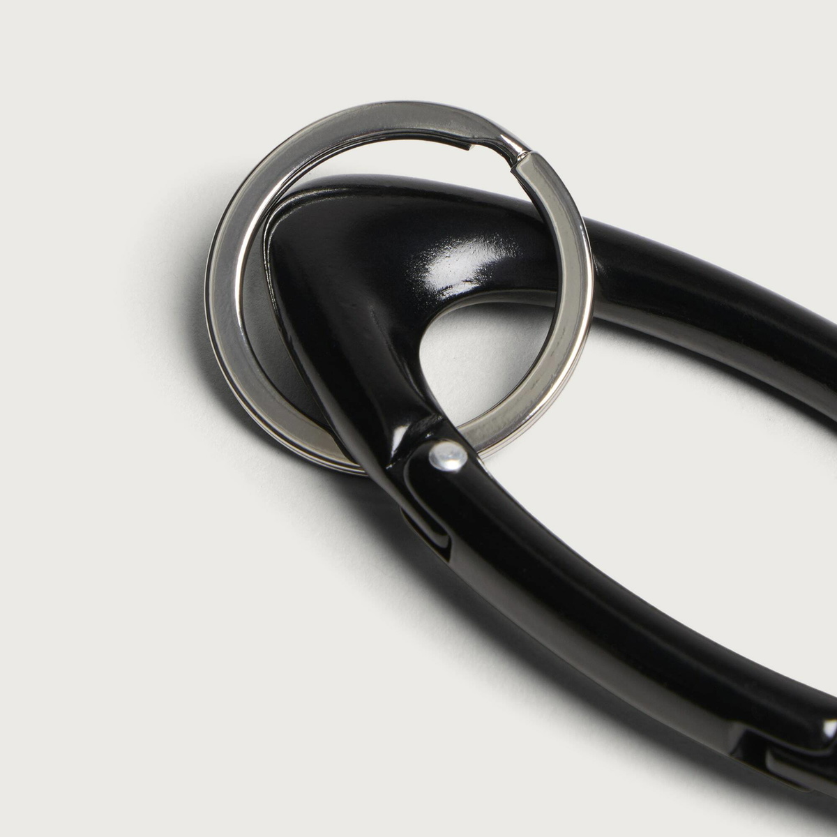 Oakley Men's Essential Icon Carabiner in Blackout