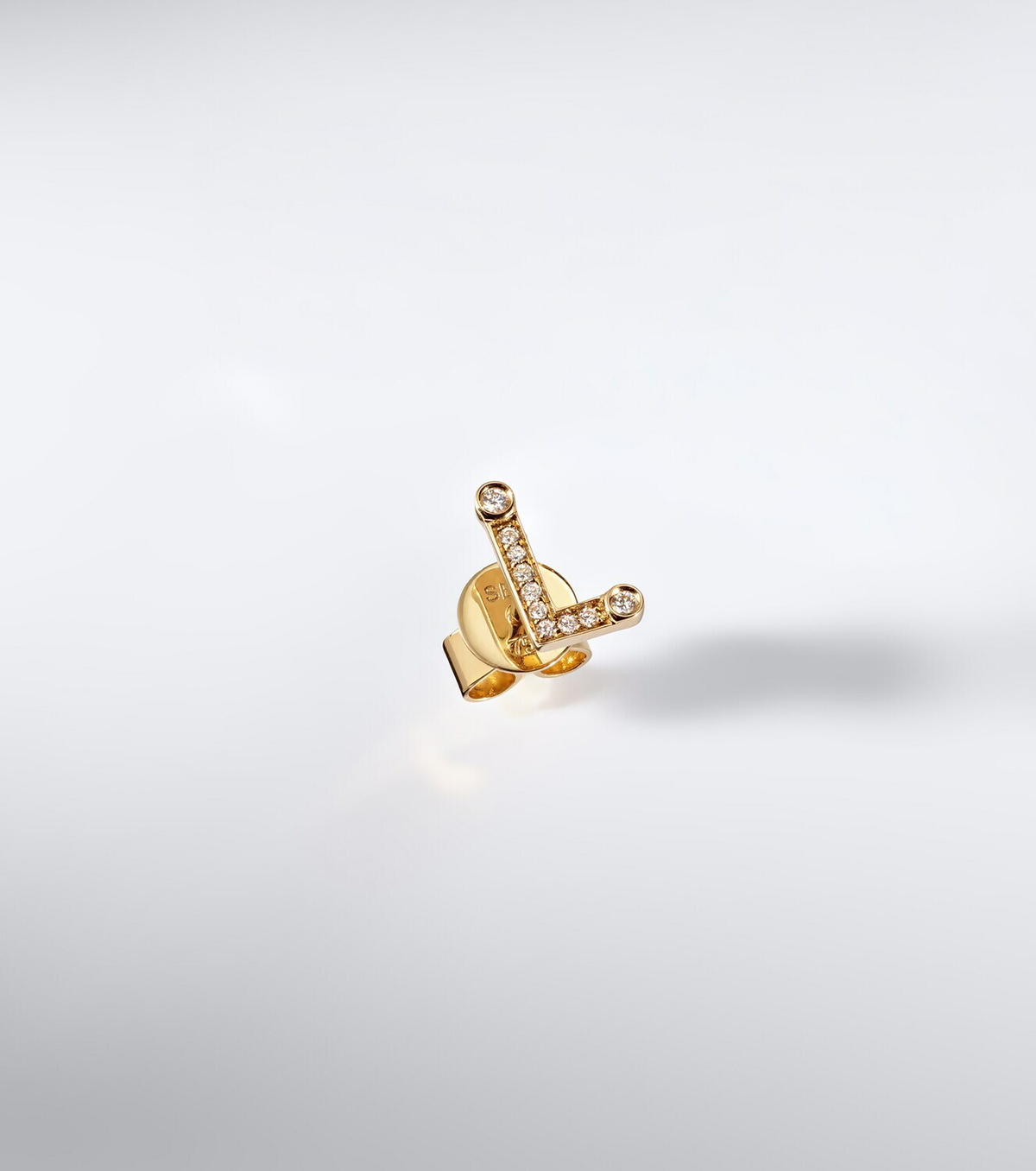 Sophie Bille Brahe Initial Petite L 18kt gold single earring with diamonds