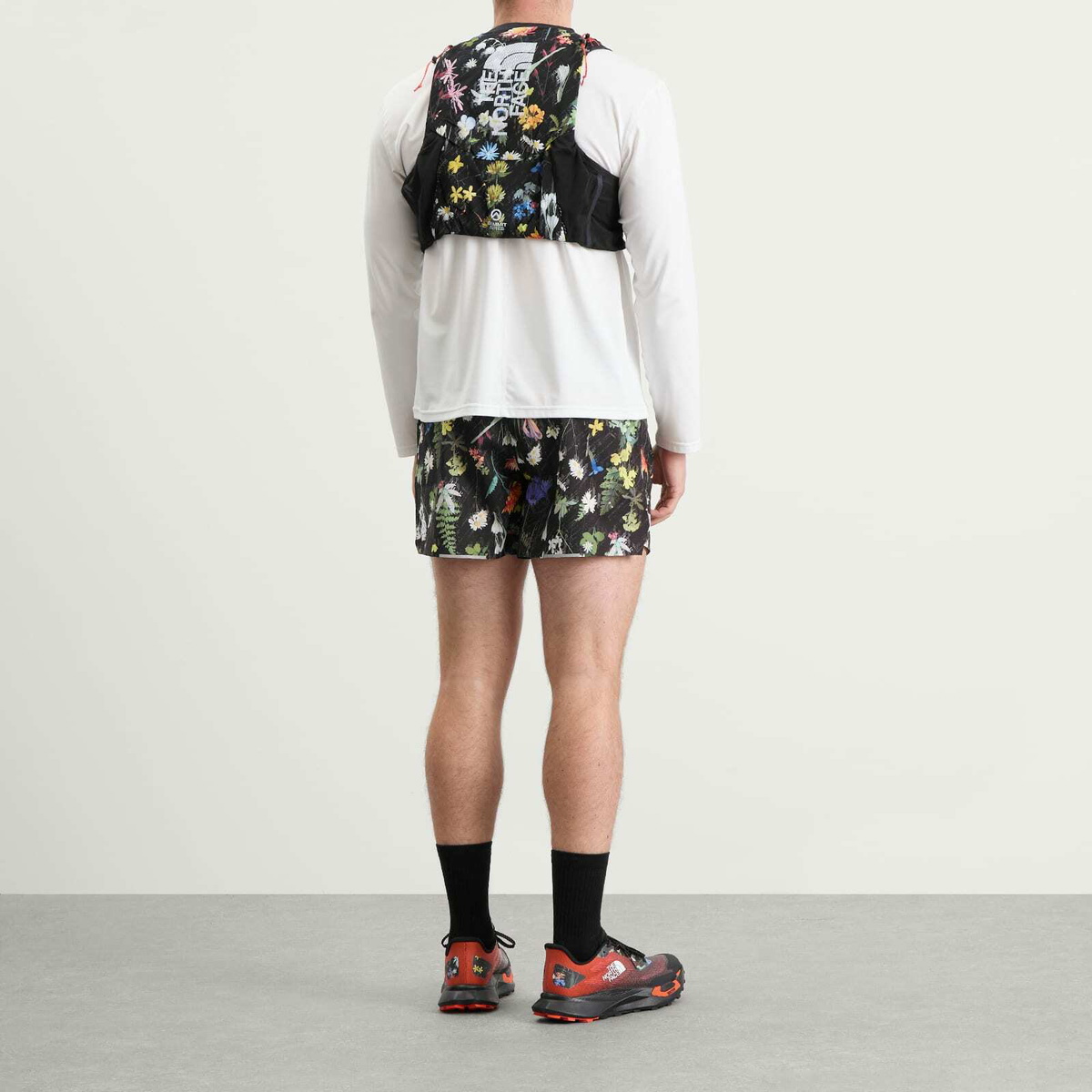 The North Face Men's Summit Series Run Vest 10 in Tnf Black/Alpine Floral