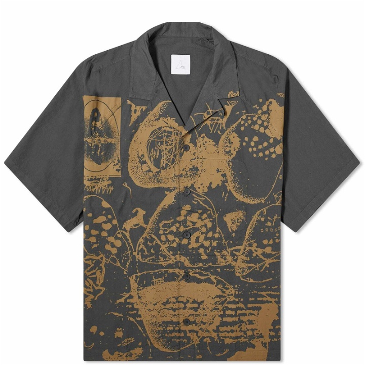 Photo: ROA Men's Printed Vacation Shirt in Anthracite