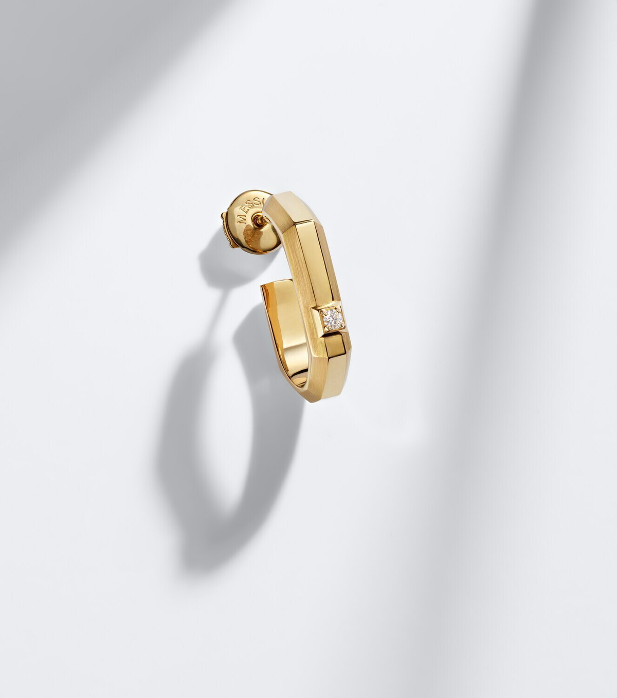 Messika Moderniste Small 18kt gold single hoop earring with diamond