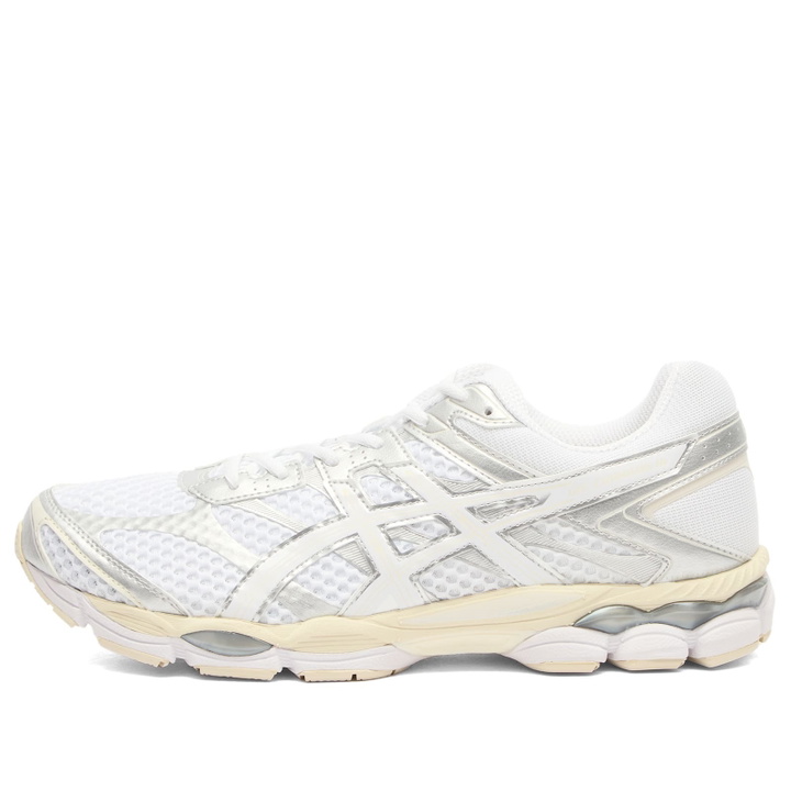 Photo: Asics GEL-Cumulus 16 Sneaker in White