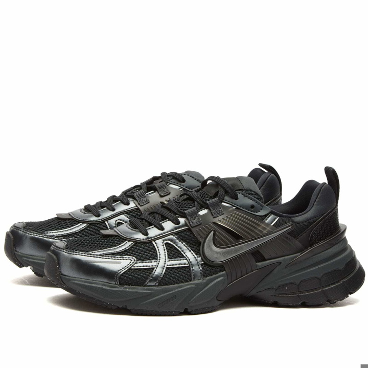 Photo: Nike Women's W V2K Run Sneakers in Black/Dark Smoke Grey Anthracite