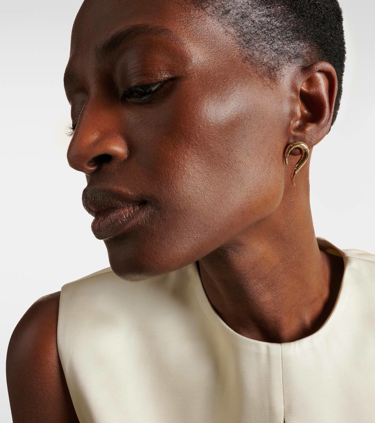 Mateo Swoosh 14kt gold earrings with diamonds
