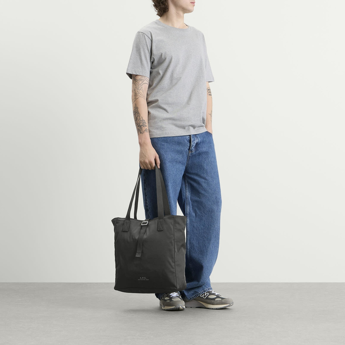 A.P.C. Men's Cabas Archive Tote Bag in Black 