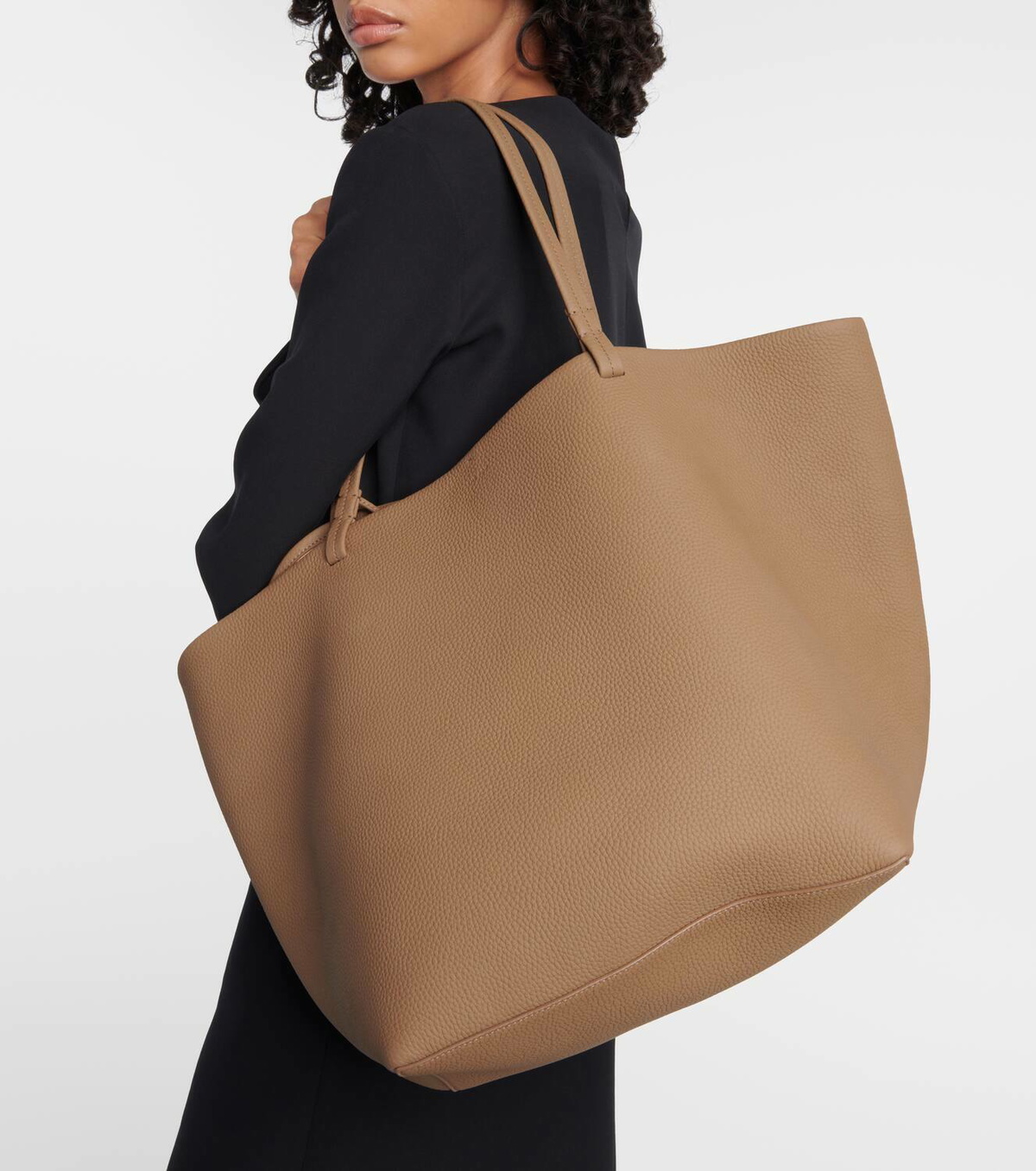 XL Park Tote Bag Tan in Leather – The Row