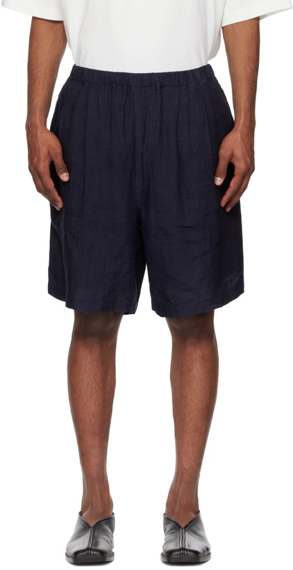 Photo: YLÈVE Navy Linen Poplin Shorts