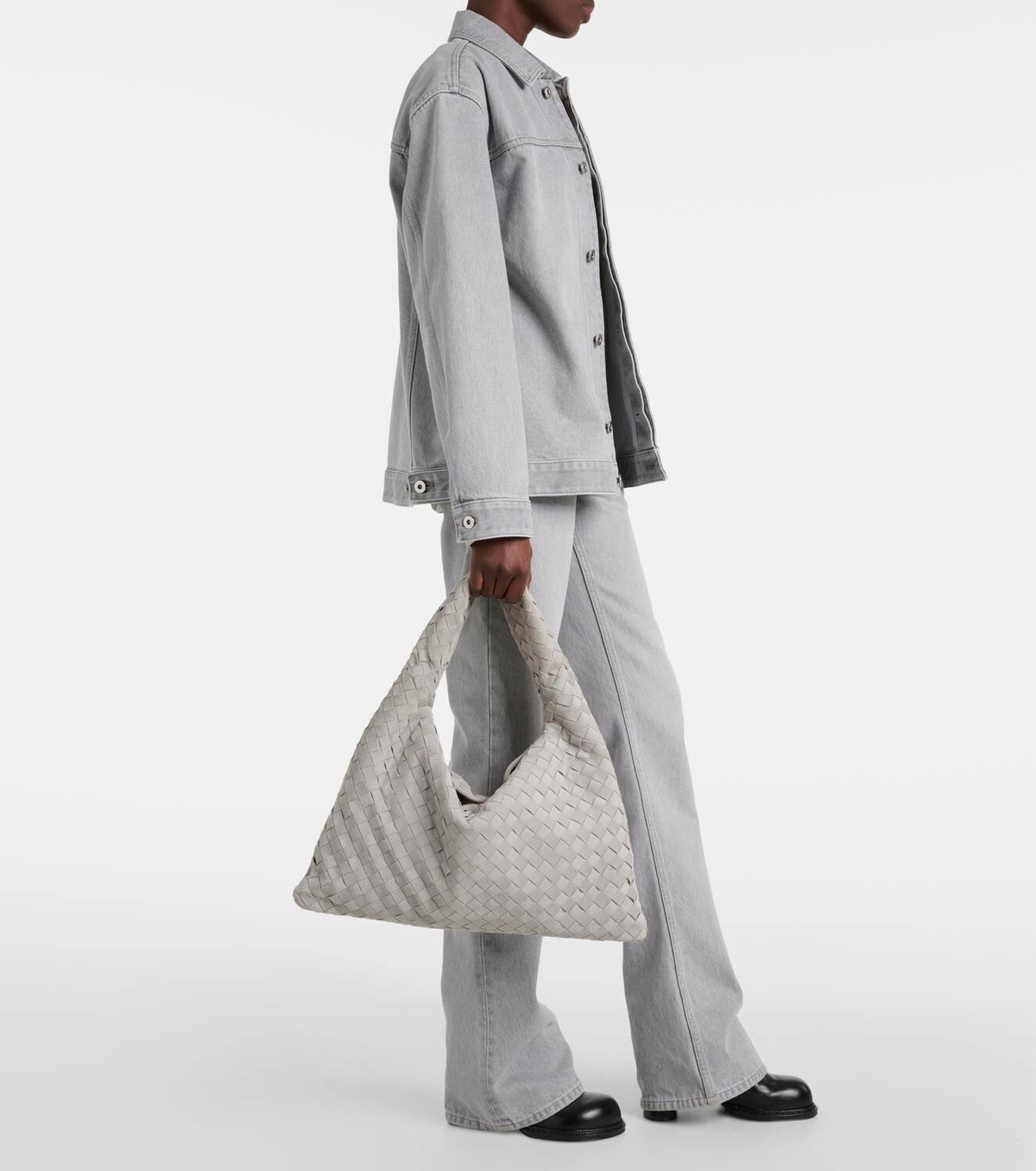 トートバッグ BOTTEGA VENETA Sand Suede Hop Shoulder Bag BOTTEGA VENETA Large Hop intrecciato suede shoulder bag