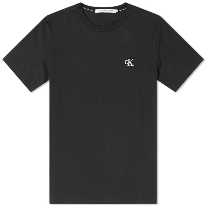 Photo: Calvin Klein Slim Logo Tee