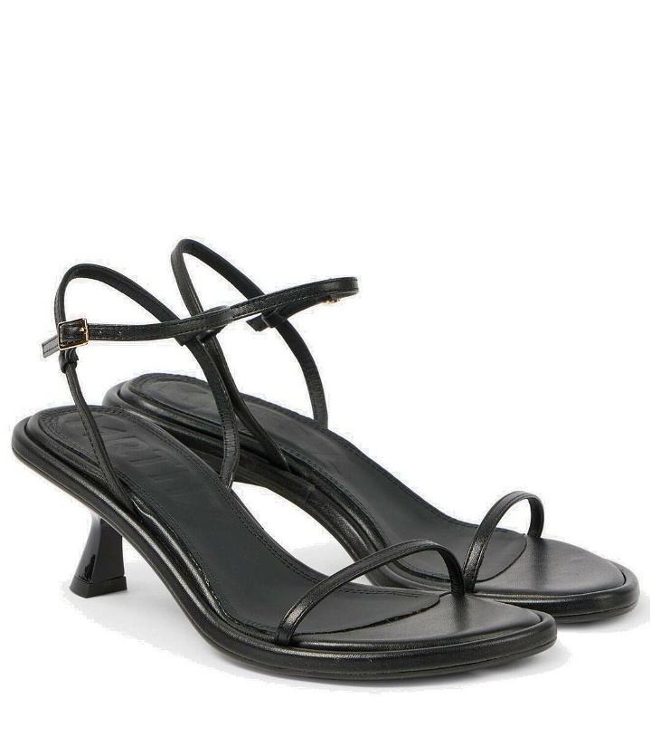 Photo: Souliers Martinez Ivone leather sandals