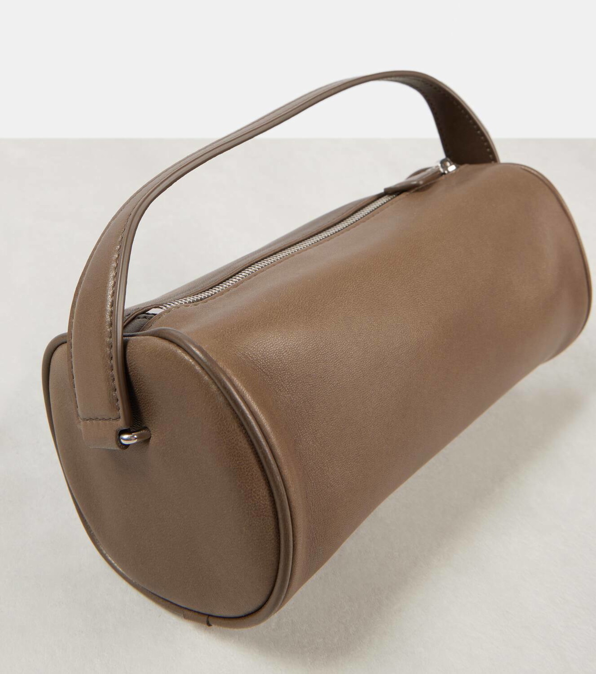 最新 【THE ROW】 Round '90s leather shoulder bag ウィメンズ The Row | Round 90's black leather bag | Savannahs