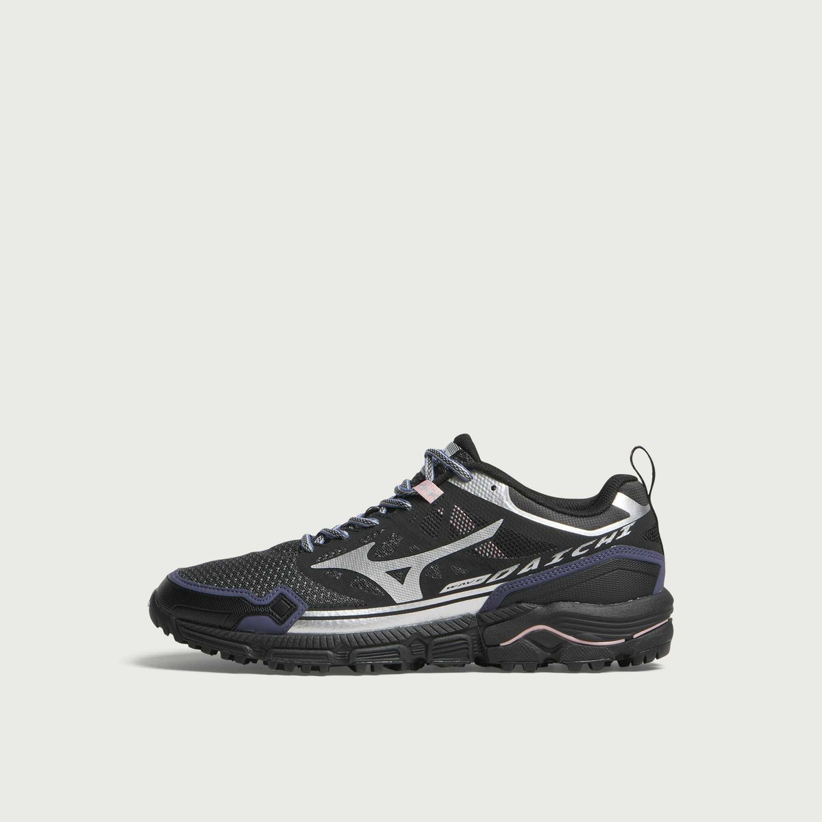 Mizuno Men's Wave Daichi LS Sneaker in Black Sand/Silver/Graystone