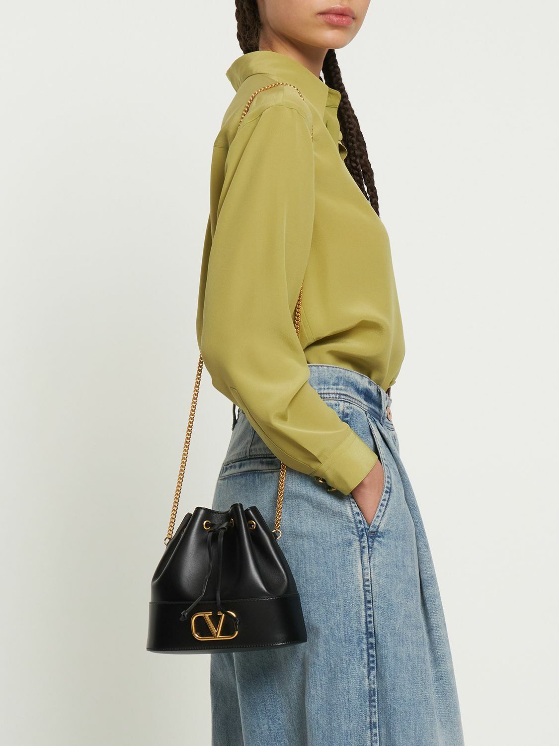 ショルダーバッグ・ポシェット VALENTINO CARAMEL LEATHER BUCKET BAG VALENTINO GARAVANI - V Logo Signature Leather Bucket Bag