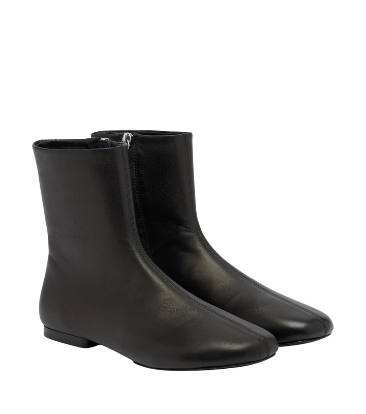 Photo: Souliers Martinez Molli leather ankle boots