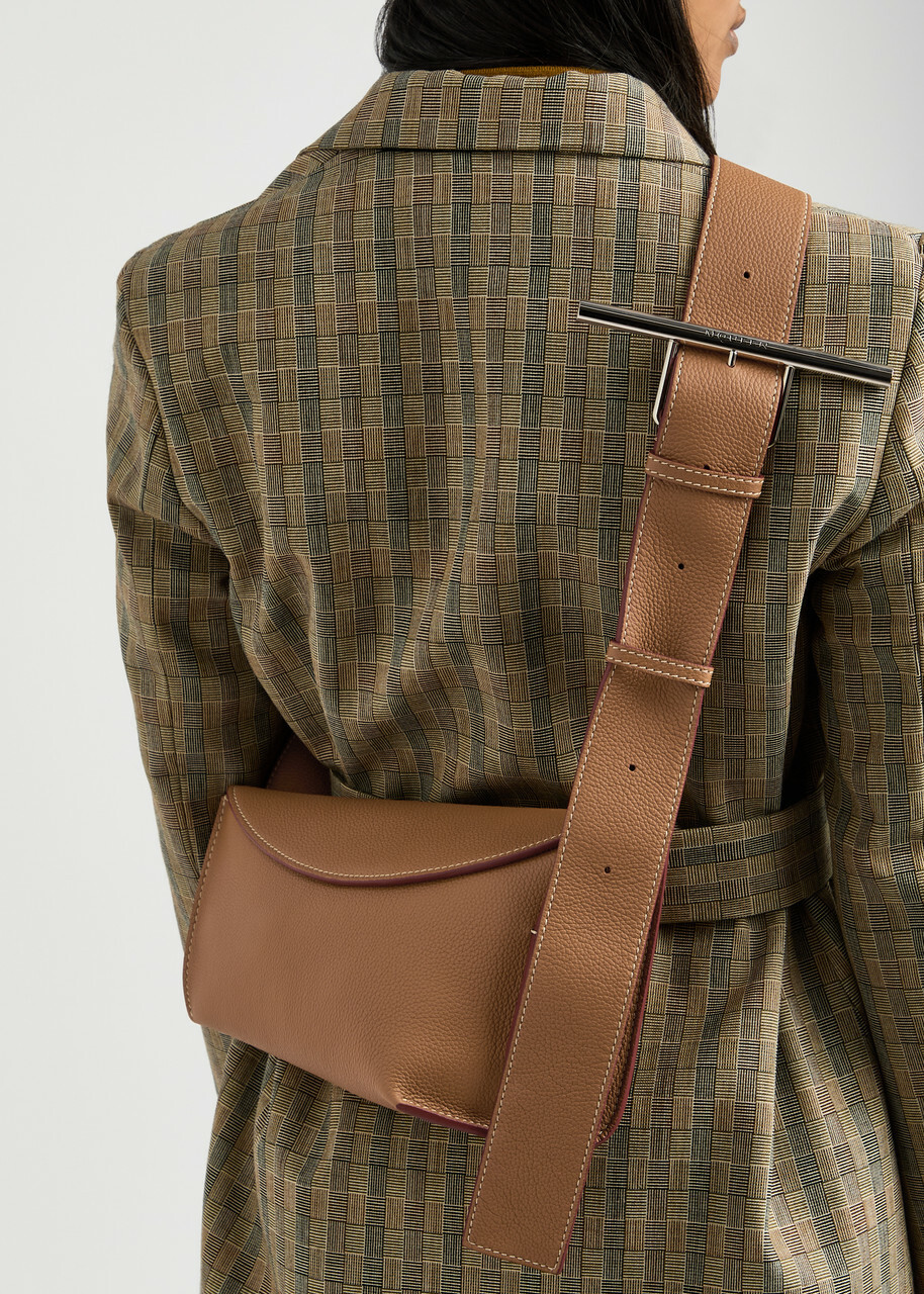 【関税&送料込】Alexander Mcqueen Sling T-Bar Grainy Leather McQueen T-Bar Sling Bag in Brown | McQueen US