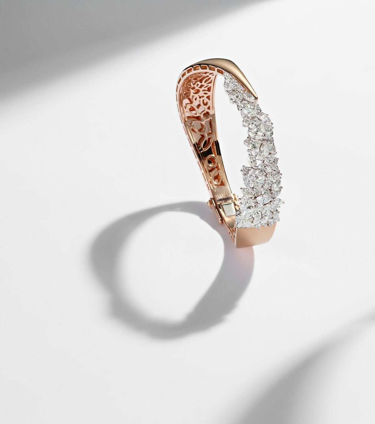 Yeprem 18kt rose and white gold (750/1000) bracelet with diamonds