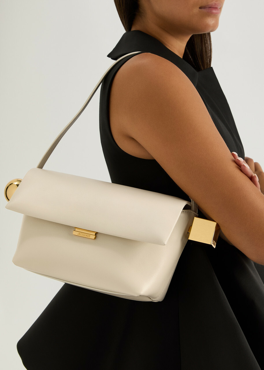 【JACQUEMUS】LE ROND CARRE HANDBAG Jacquemus Le Rond Carré Shoulder Bag | Neutrals | FARFETCH