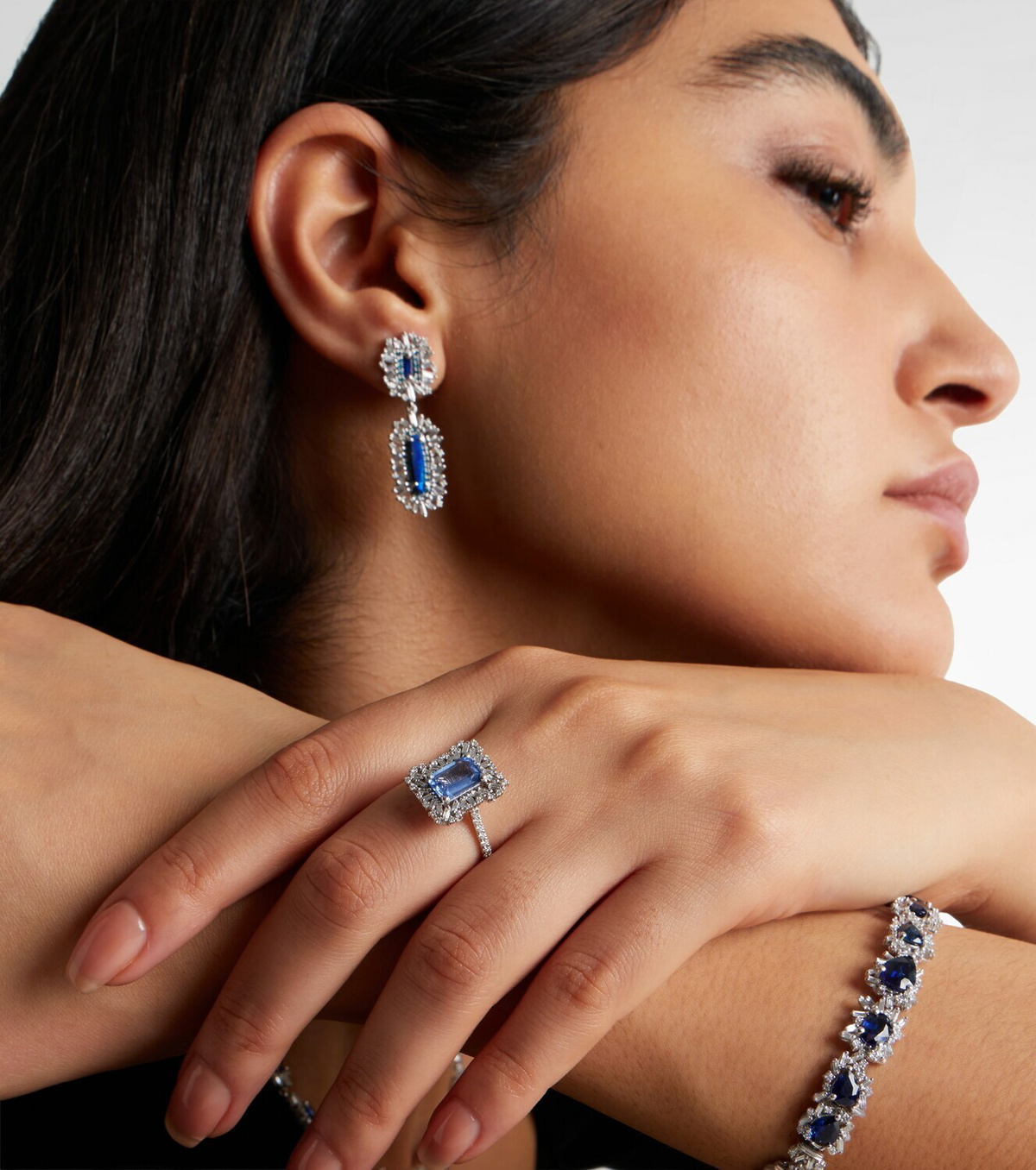 Suzanne Kalan 18kt white gold ring with sapphires and diamonds