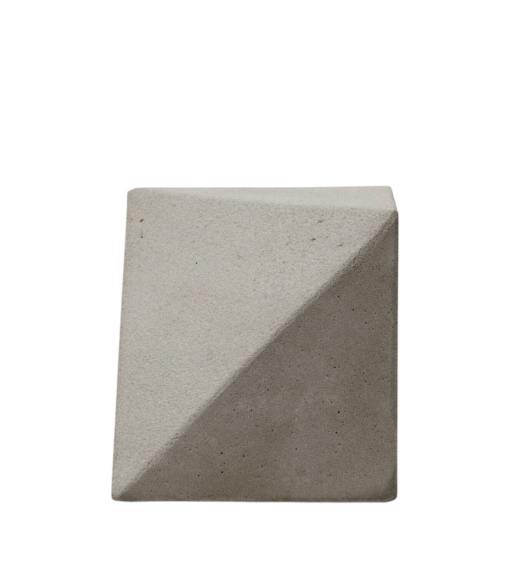 Photo: Michaël Verheyden Concrete bookend