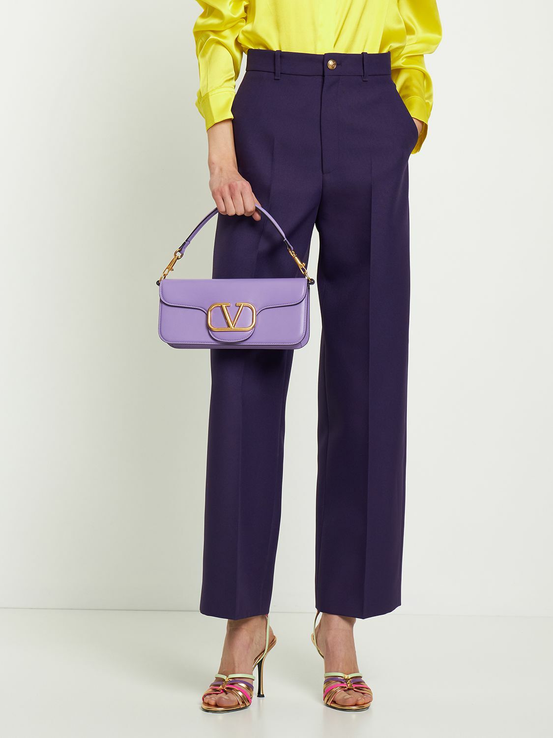 ショルダーバッグ・ポシェット VALENTINO GARAVANI LOCO LEATHER SHOULDER BAG Valentino Garavani Locò Leather Shoulder Bag | Black | FARFETCH